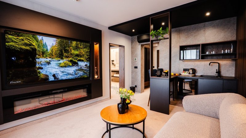 EXECUTIVE SUITE